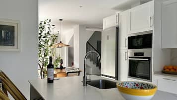 Refrigerador, microondas, horno y lavavajillas