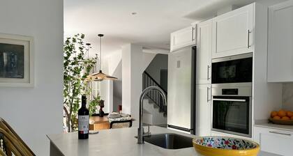 Bahari, refurbished house 100m from the beach