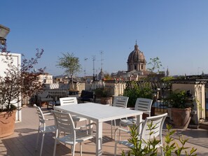 Outdoor dining - Terrace on the Monuments of Rome by BelcantoVillas (Rome)