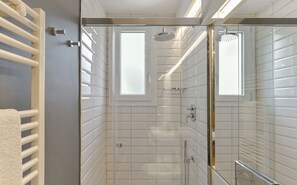 Dusche, Haartrockner, Bidet