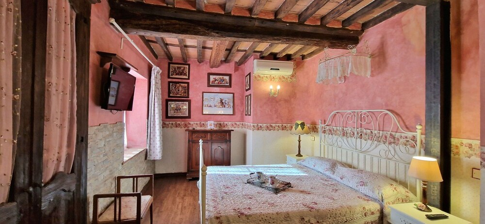 Villa In Pietrasanta Mit 2 Schlafzimmern 8 Schlafplätzen - Pietrasanta