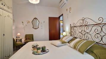 4 bedrooms, iron/ironing board, free WiFi