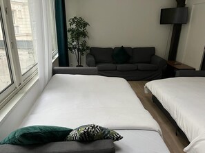 5 bedrooms, WiFi, bed sheets - Lot D'appartements Pour 22 Personnes a Paris Place de la Nation (Paris)