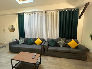 Living area - Lot D'appartements Pour 22 Personnes a Paris Place de la Nation (Paris)