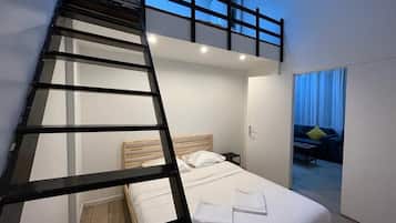 5 bedrooms, WiFi, bed sheets