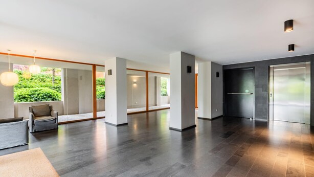 A spacious, modern interior with large windows, a minimalist design, and a clean, polished floor. - City Oasis · Terrace and swimming pool (Milano)