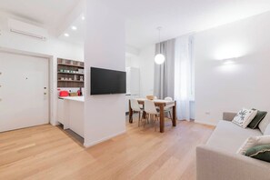 TV - Casa Isella, stylish and relaxing (Milano)
