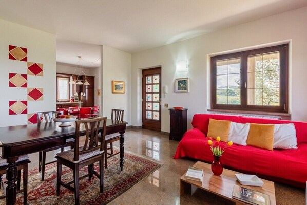 Téléviseur, bureau