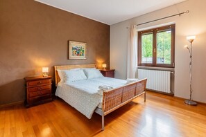 4 chambres, fer et planche à repasser, Wi-Fi, literie fournie