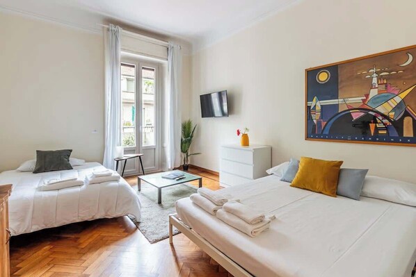 2 habitaciones, escritorio, tabla de planchar con plancha y wifi 