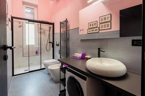 Shower, hair dryer, towels - Casa Simonetta, elegance and space in Porta Romana (Milano)