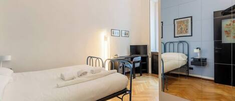 3 bedrooms, iron/ironing board, WiFi, bed sheets