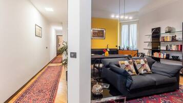 Een televisie en een kantoor