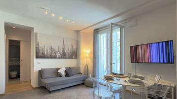 Een televisie en een kantoor