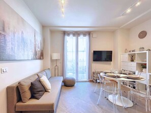 TV, offices - Casa Francesca, with terrace and private parking (Firenze)