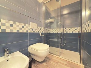 Shower, hair dryer - Casa Francesca, with terrace and private parking (Firenze)