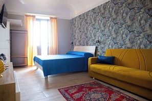 3 bedrooms, desk, iron/ironing board, WiFi - Casa Tilia, Charm by the Old Town, with Private Parking (Catania)