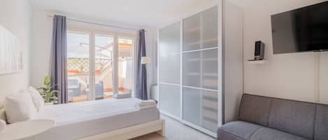 1 bedroom, WiFi, bed sheets