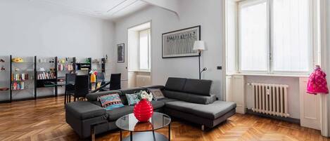 Televisión, oficina