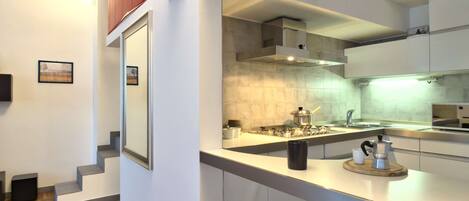 Fridge, microwave, oven, stovetop