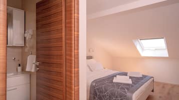 Leilighet – premium, balkong | Bad | Hårføner, håndklær, såpe og sjampo