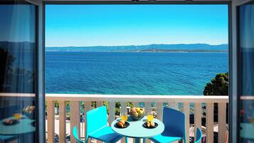 Premium Studio, Balcony, Sea View | Premium bedding, soundproofing, travel cot, free WiFi