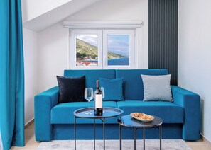 Premium Apartment, Balcony | Peralatan tempat tidur premium, kalis bunyi, katil bayi mudah alih 