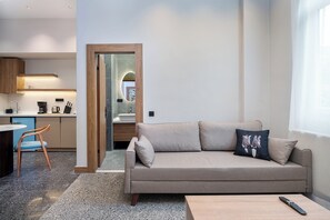 Superior Apartment | Living area | 43-inch Smart TV with digital channels, Netflix, Hulu - Urban Quarters - Boğazkesen (Istanbul)