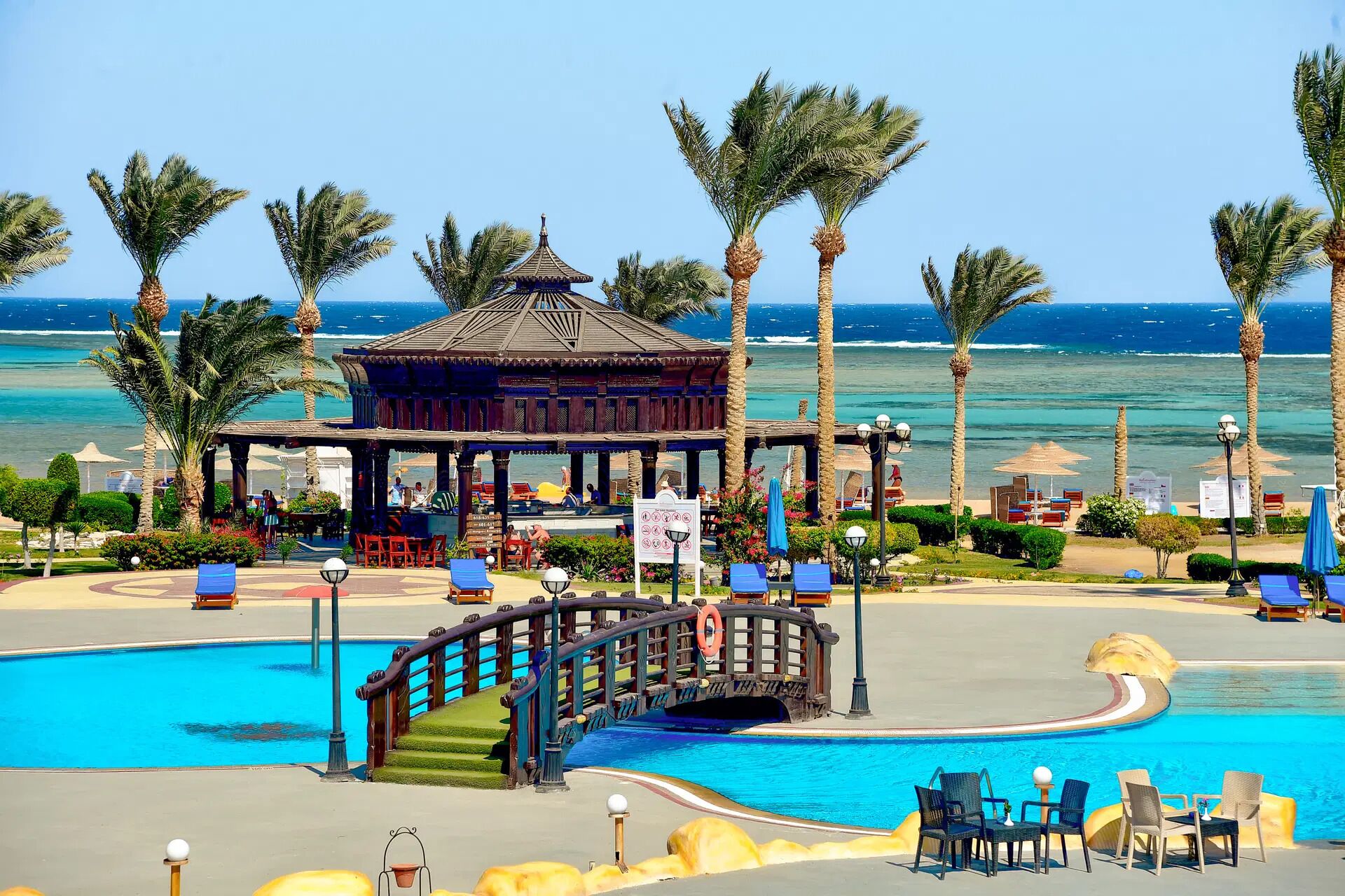 3 outdoor pools, open 8:00 AM to 6:00 PM, pool umbrellas, sun loungers