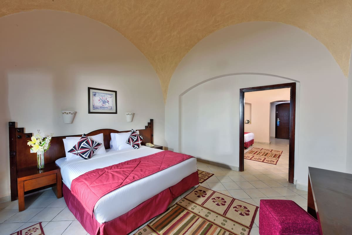 Egyptian cotton sheets, premium bedding, minibar, in-room safe
