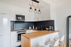 Fridge, microwave, oven, stovetop - Modern Design 1 BDR Near Parc des Princes & Roland Garros (Boulogne-Billancourt)