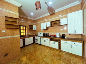 Private kitchen - Terrific Budget Friendly 2-bed apartment with WiFi, AC Midcity in Abuja (Abuja)