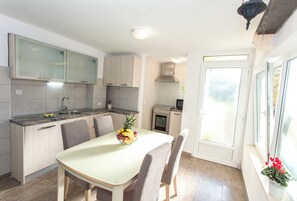 Apartment (Two Bedroom Apartment with Balcony an) | Dining room