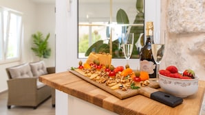 Apartment (Two Bedroom Apartment with Terrace an) | Interior detail - Apartments Tino (Sutivan)