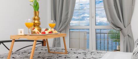 Lejlighed (Two Bedroom Apartment with Terrace an) | 4 soveværelser, baby-/barnesenge (tillægsgebyr), gratis Wi-Fi