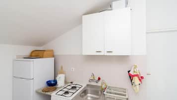 Apartment (Comfort One Bedroom Apartment with Lo) | Private kitchen | Fridge