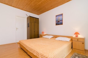 Apartment (One Bedroom Apartment with Loggia and) | Innenbereich