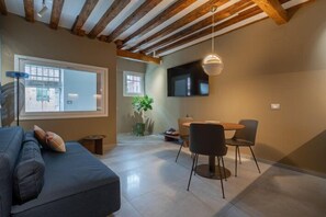 Apartment, Canal View | Living area | 32-inch flat-screen TV with cable channels