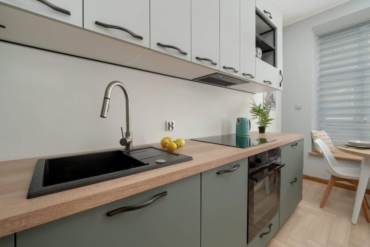 Fridge, oven, stovetop, dishwasher