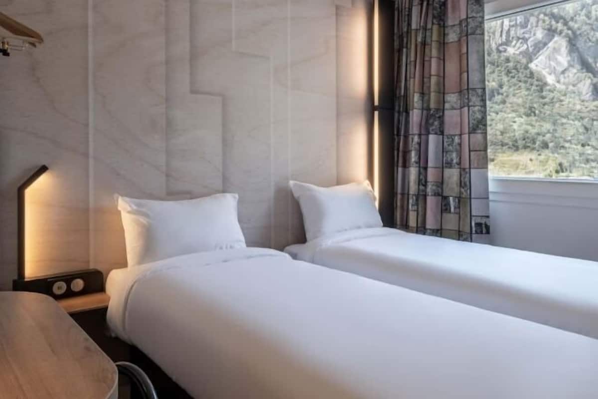Desk, free WiFi, bed sheets