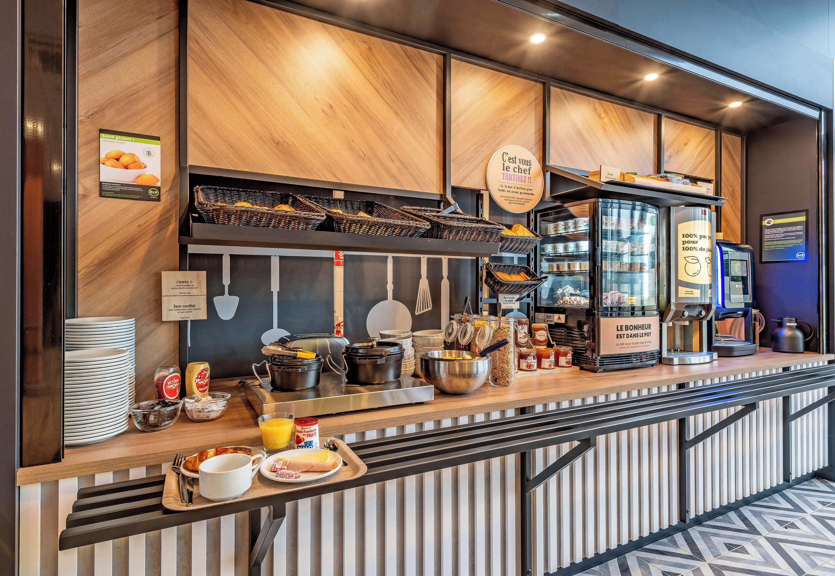 Daily buffet breakfast for a fee