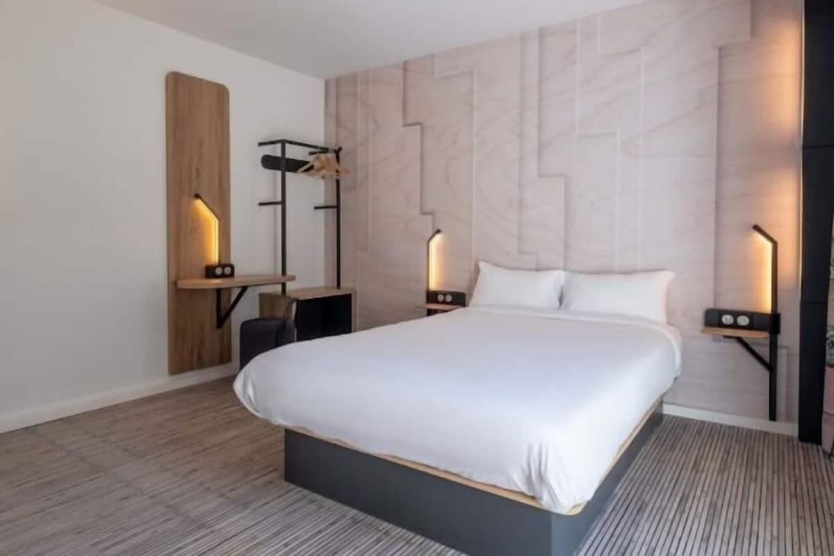 Desk, free WiFi, bed sheets