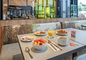 Frukostbuffé varje dag mot avgift