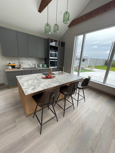 Spanish Point Luxury Seaside home, lovely Infrared Sauna & overlooks golf course