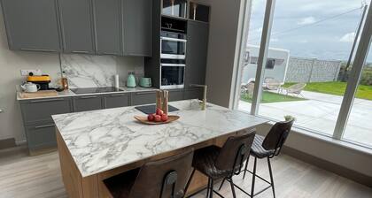 Spanish Point Luxury Seaside home, lovely Infrared Sauna & overlooks golf course