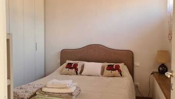 2 bedrooms, bed sheets