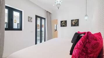 Luxury Double Room, Non Smoking, Private Bathroom | 1 bedroom, premium bedding, in-room safe, individually decorated
