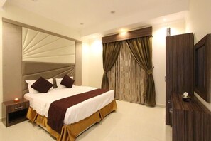 In-room safe, blackout curtains, soundproofing, iron/ironing board -  عماره قرطبة العائلية - Qurtubah Family Building (Riyadh)