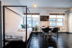 1 chambre, fer et planche Ă repasser, Wi-Fi gratuit, draps fournis