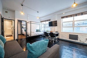 1 chambre, fer et planche Ă repasser, Wi-Fi gratuit, draps fournis